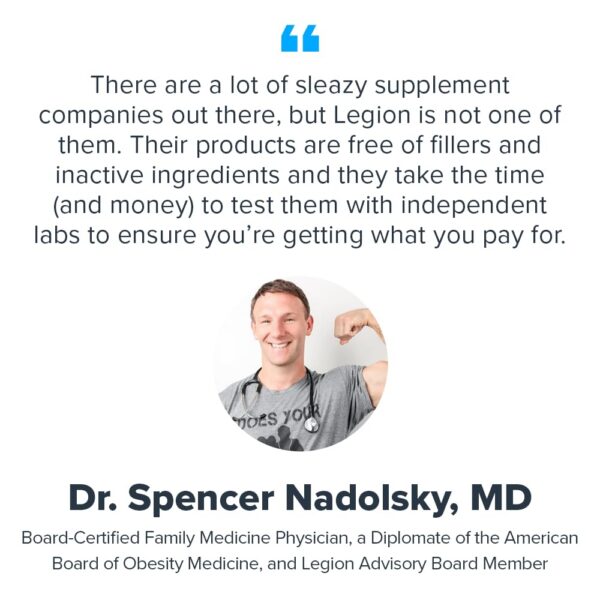 Envase en detalles junto a la etiqueta