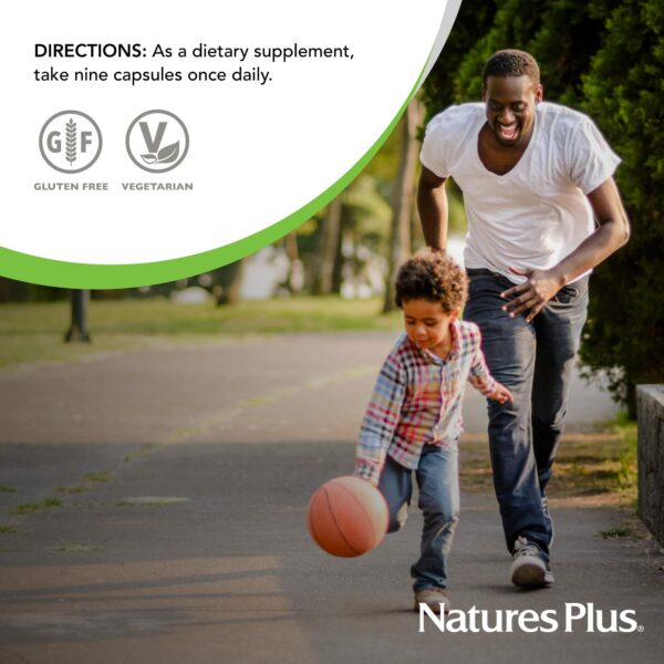 Natures Plus Source of Life multivitamínico en mesa
