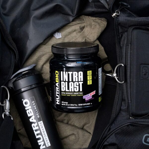 Etiqueta de nutrición en NutraBio Intra Blast