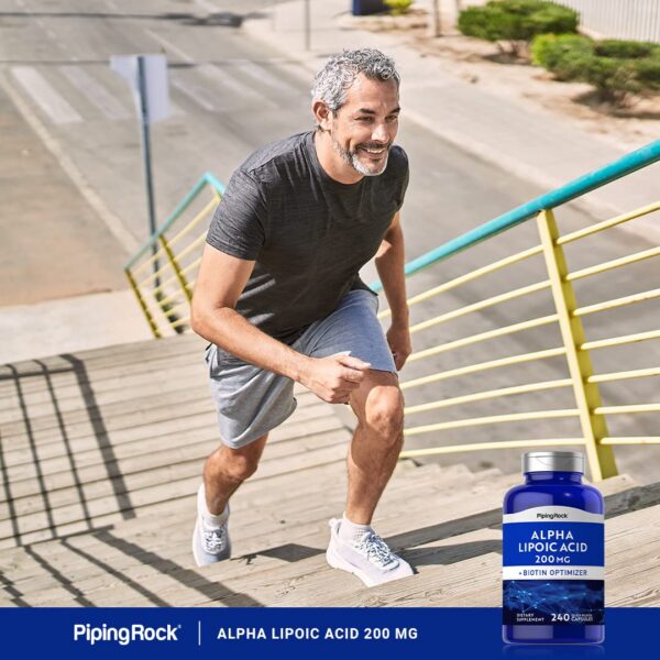 Envase blanco con etiqueta