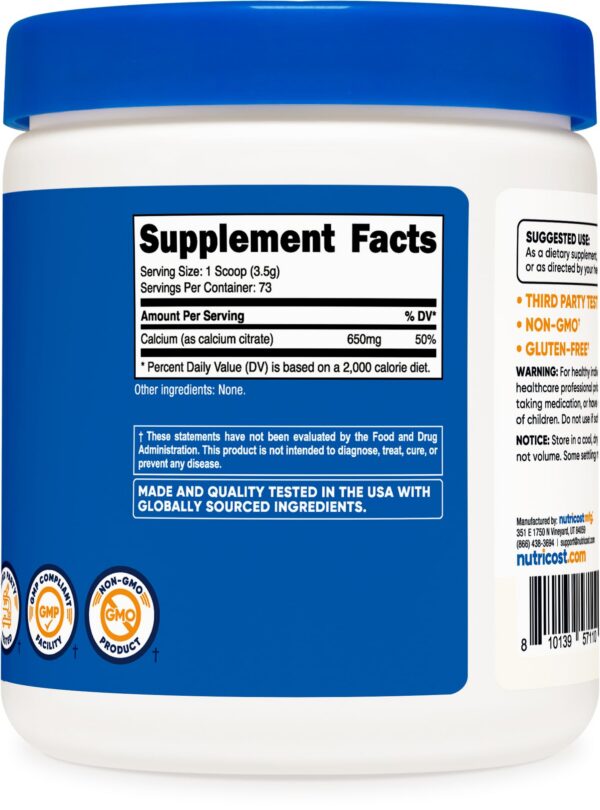 Polvo de citrato de calcio Nutricost bote abierto mostrando contenido