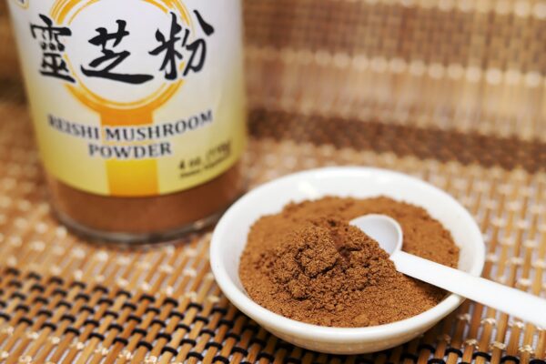 Polvo de Reishi y cuchara para medir