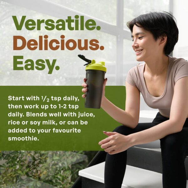 Polvo verde de superalimento chlorella Go Nutra en fondo blanco