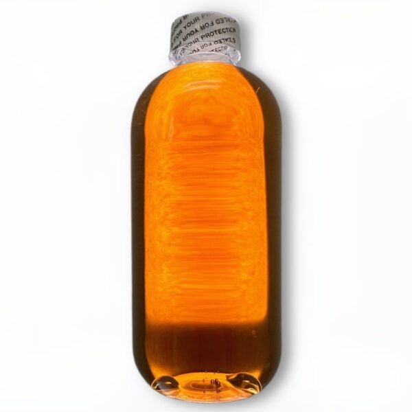 Botella plástica transparente con etiqueta