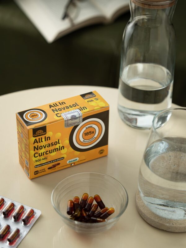 Suplemento Camrusepa con cápsulas de curcumina y antioxidantes