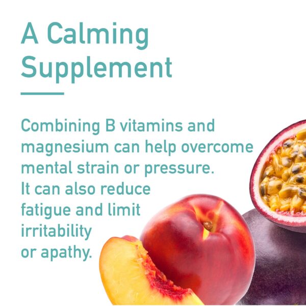 Frasco en estante con otros suplementos