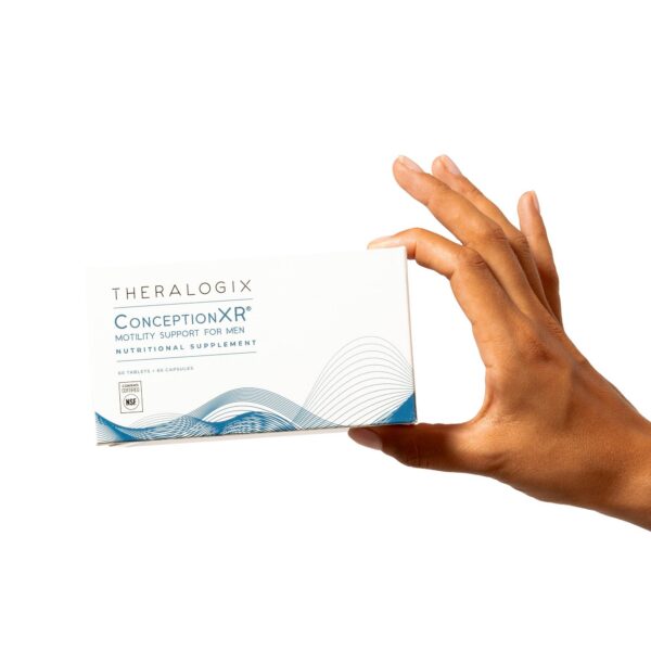 Frasco con cápsulas en estante