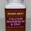 Producto Trader Joe's calcio magnesio zinc en estante