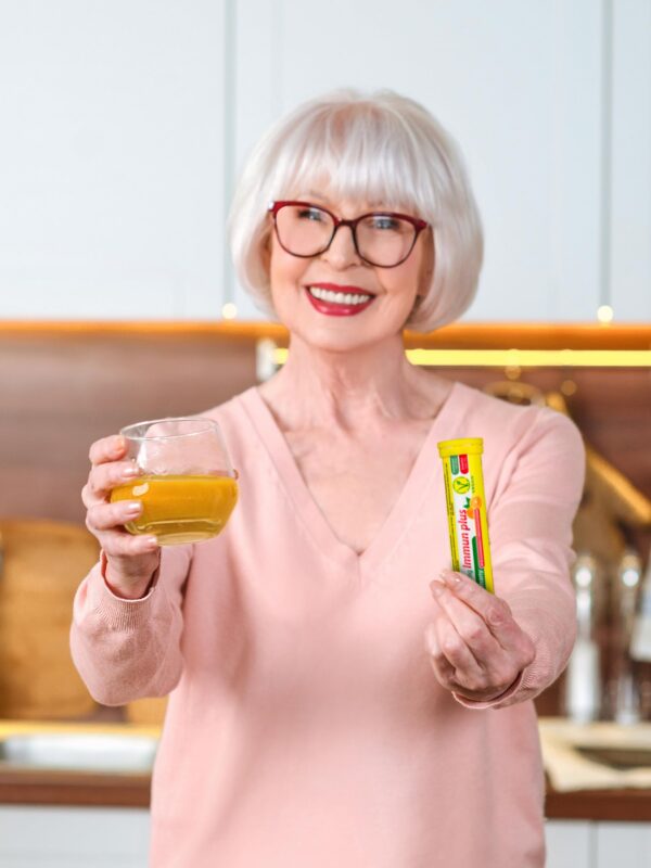 Tubos con tabletas efervescentes de vitamina C sabor naranja