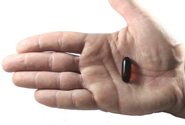 Frasco Upsize Flaxseed Oil Softgels sobre fondo blanco